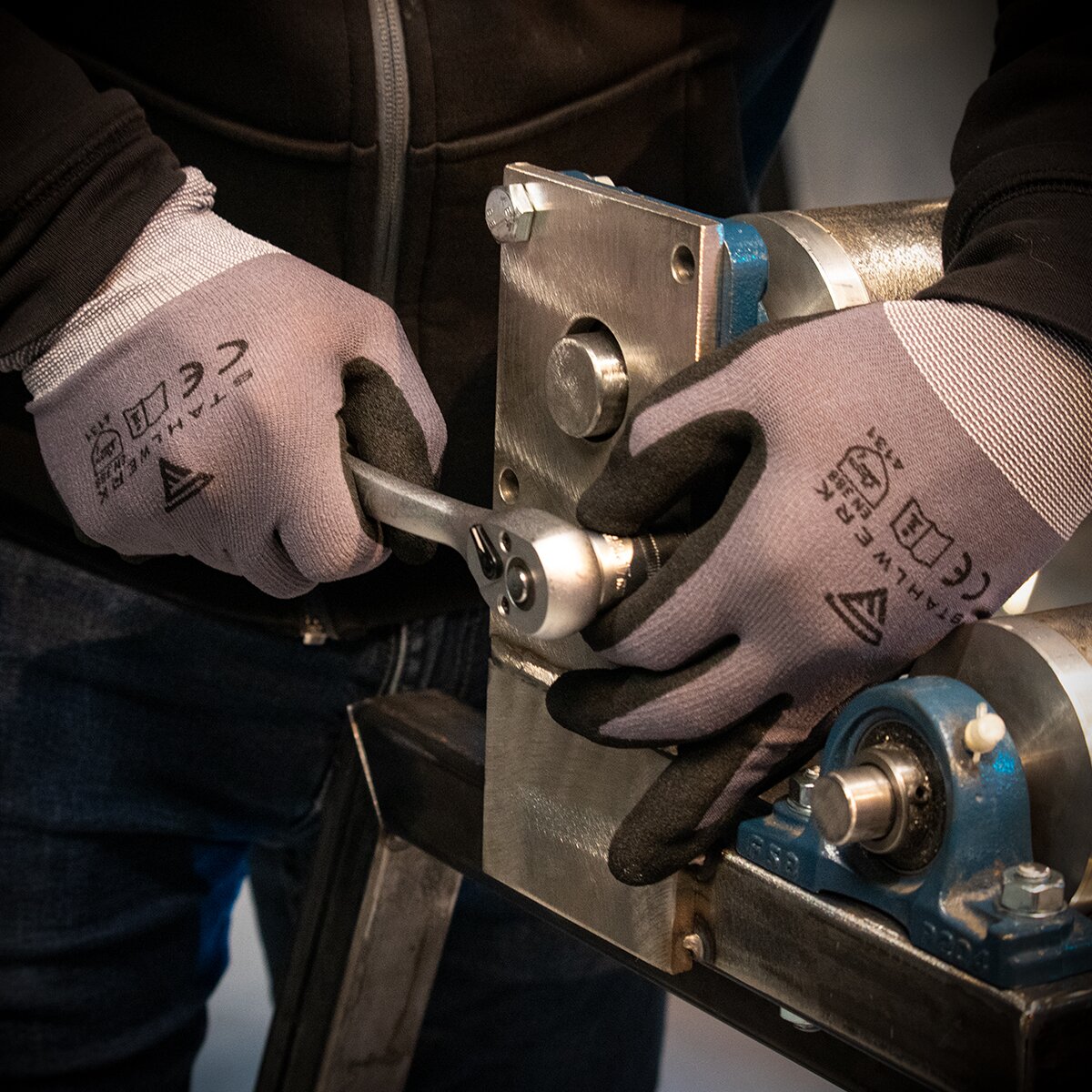 Guantes de trabajo y montaje STAHLWERK talla XL paquete de 5 / ropa de protección / robustos y resistentes de caucho nitrilo