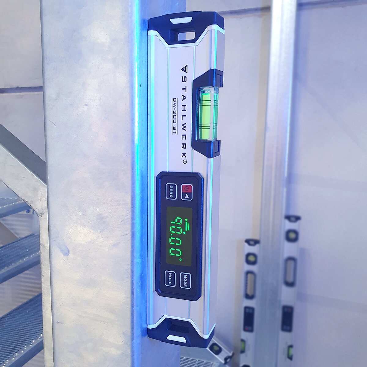 STAHLWERK digital spirit level DW-300 ST made of aluminum with 300 mm length magnetic level | Magnetic spirit level | Aluminum spirit level | Digital spirit level | Protractor
