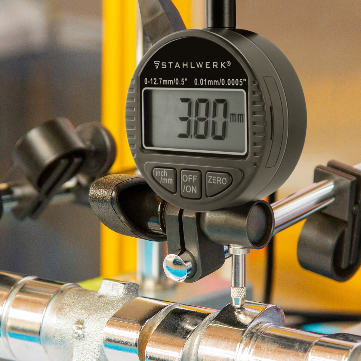 STAHLWERK digital dial indicator with 0-12.7 mm (0.5") measuring range, measuring probe for precision measurements in millimeters and inches