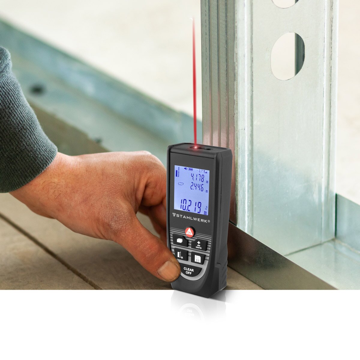 Telémetro láser STAHLWERK LE-60 ST Medidor de distancias de hasta 60 m con pantalla digital LCD iluminada, medidor de distancias y telémetros para medir distancias y volúmenes con precisión en obras o en interiores