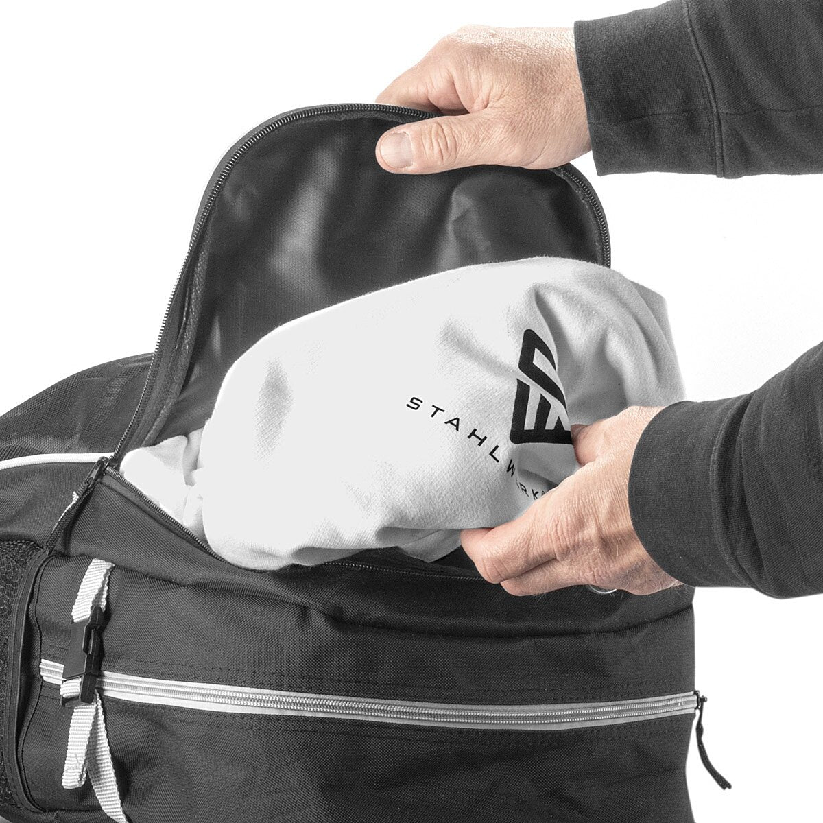 STAHLWERK Practical leisure backpack 27 liters, sports backpack made of robust and water-repellent ripstop polyester, daypack | Hand luggage | Travel backpack with two large compartments